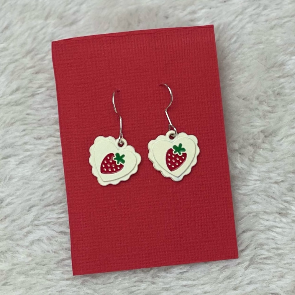 Strawberry earrings 🍓 2/$20